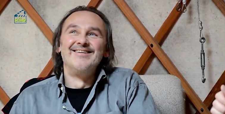 Studio 27 - Pjér la Šé'z - Týden s Pjérem - díl 1. - Pryč z města
